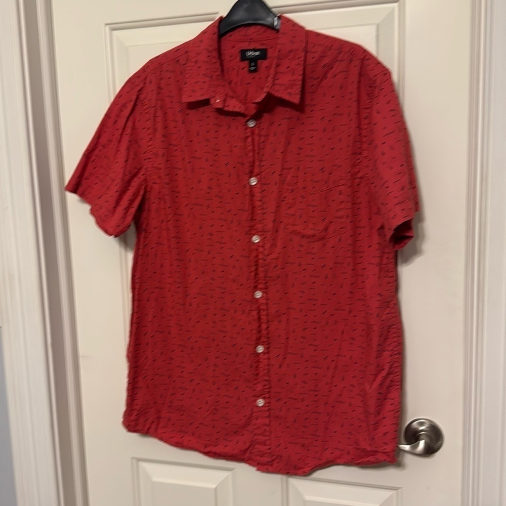 Urban Pipeline Mens Button Down Size Large Red with 80s Print